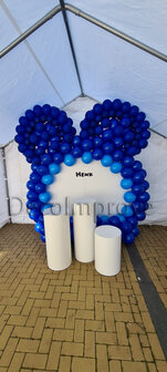 Blauwe Mickey Mouse Boog met Oren op Witte Backdrop